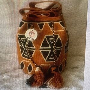 Wayuu Geometric Patterned Bucket Bag